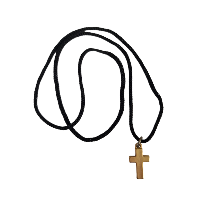 Pendentif avec cordon noir et une croix dorée 6 cm x 4 cm