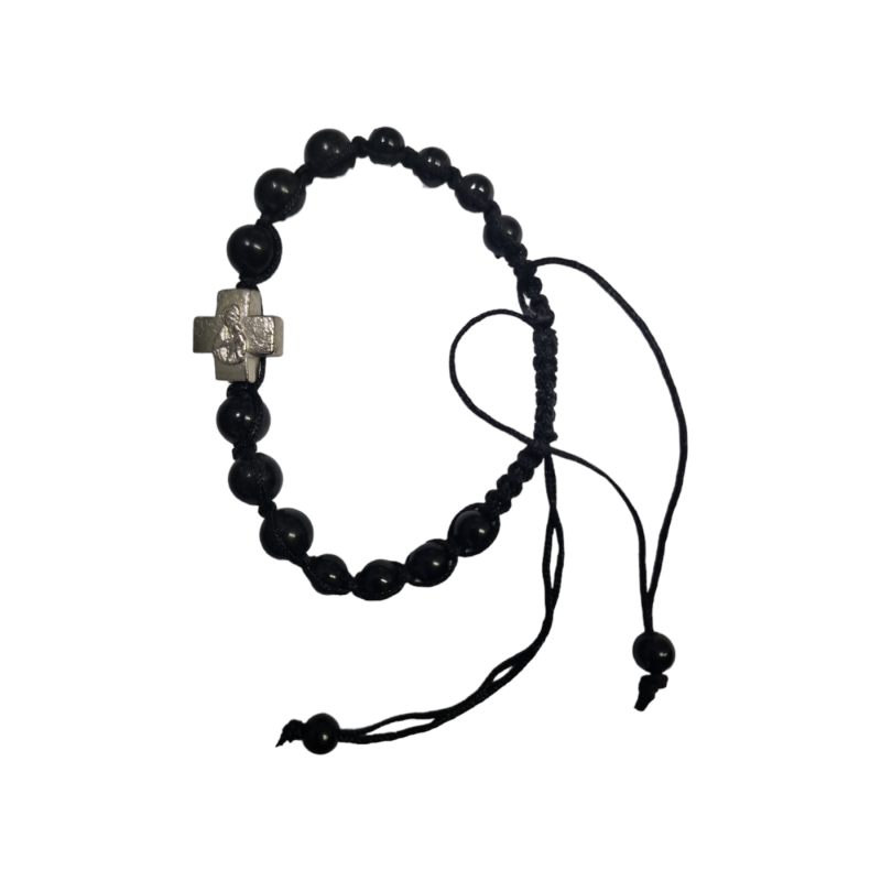 Bracelet noir avec 14 perles noires et une croix argentée Bracelet noir avec 14 perles noires et une croix argentée